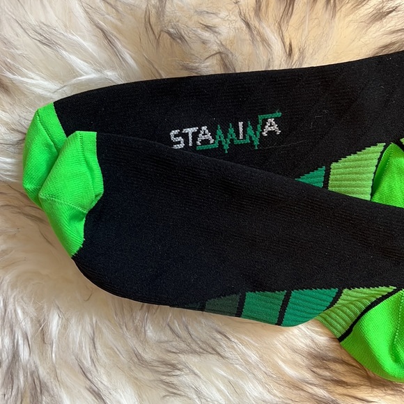 Physix Gear Compression Socks - Picture 2 of 3